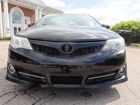 Used 2014 Toyota Camry SE w/ Moonroof Package FWD image 17