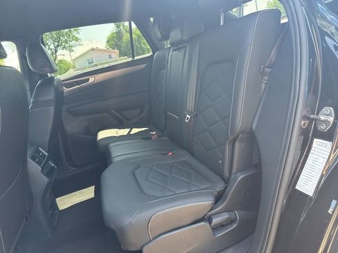 Used 2024 Volkswagen Atlas Cross Sport SE FWD image 11