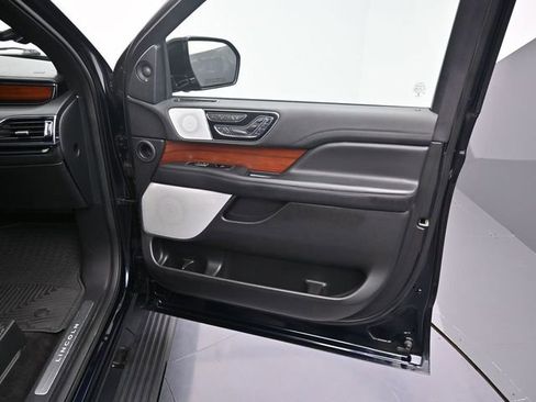 Used 2021 Lincoln Navigator Reserve w/ Luxury Package image 15