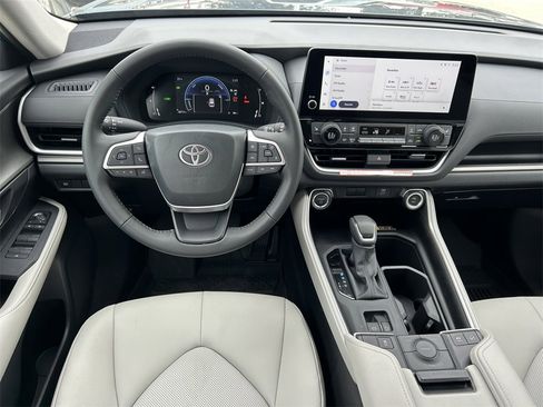 Used 2026 Toyota Grand Highlander XLE image 18