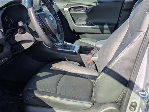 Used 2021 Toyota RAV4 Limited image 17