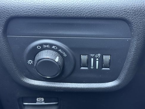 Used 2023 Jeep Grand Cherokee Altitude image 14