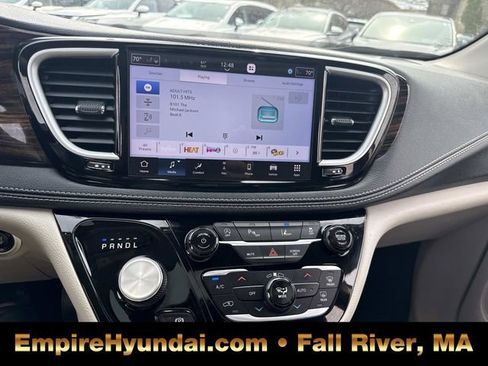 Used 2023 Chrysler Pacifica Limited FWD image 23