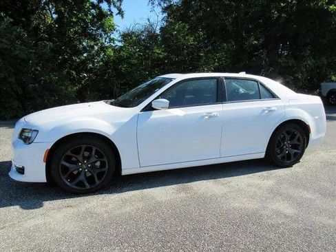 Certified 2023 Chrysler 300 Touring L w/ Popular Equipment Group RWD image 4