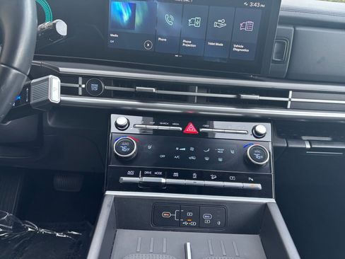 Used 2025 Hyundai Santa Fe SEL image 17