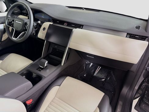 Certified 2025 Land Rover Discovery Sport Dynamic SE AWD/4WD image 35