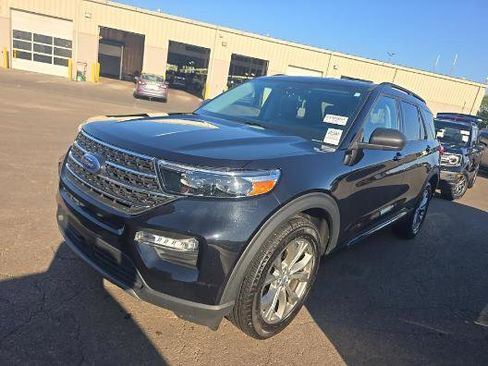 Used 2022 Ford Explorer XLT w/ Equipment Group 202A AWD/4WD image 14