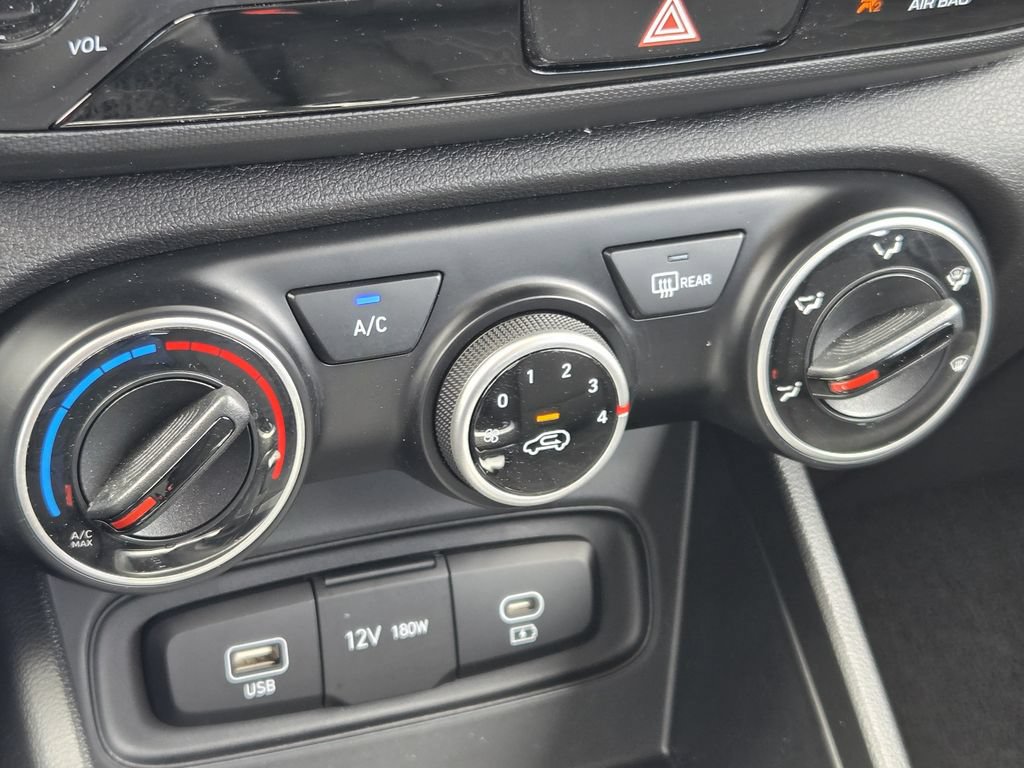 Used 2025 Hyundai Venue SE FWD image 19