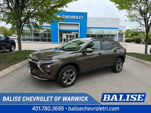 Used 2024 Chevrolet Trax LT w/ Driver Confidence Package FWD image 1