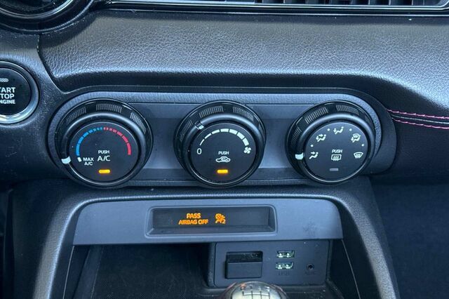 Used 2016 MAZDA MX-5 Miata Club RWD image 17