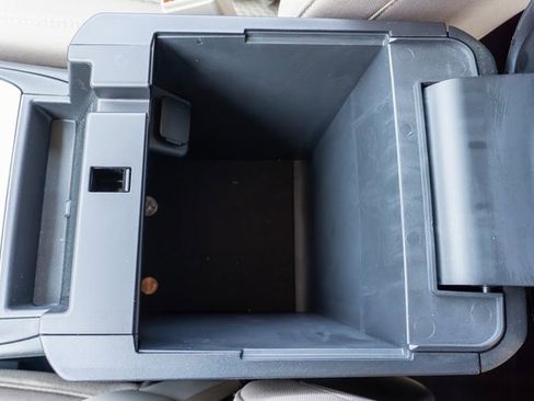 Used 2023 Ford Explorer XLT image 33