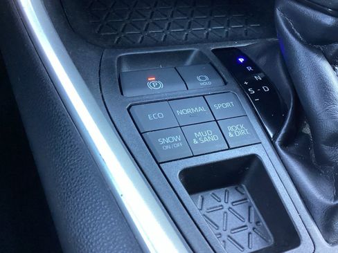 Used 2019 Toyota RAV4 LE image 16