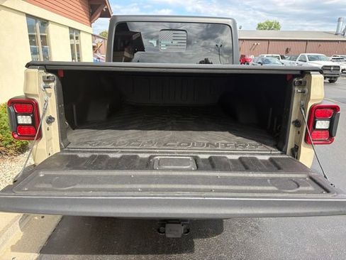 Used 2022 Jeep Gladiator Sport AWD/4WD image 12