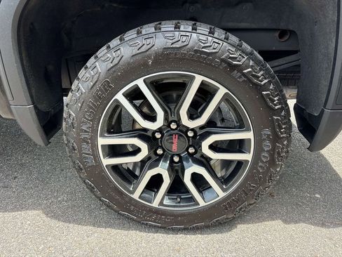 Used 2024 GMC Sierra 1500 AT4 w/ Technology Package AWD/4WD image 14