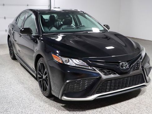 Used 2024 Toyota Camry XSE FWD image 5