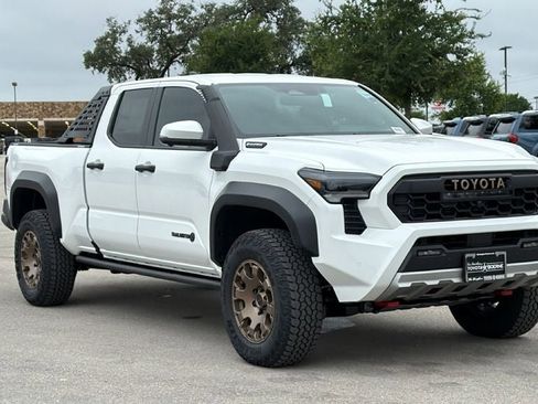 New 2026 Toyota Tacoma 4x4 Double Cab Hybrid image 3