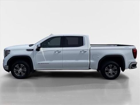 Used 2025 GMC Sierra 1500 SLT image 3