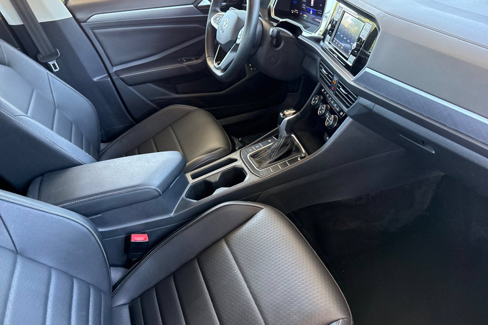 Used 2024 Volkswagen Jetta SE FWD image 23