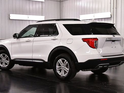 Used 2023 Ford Explorer XLT w/ Equipment Group 202A image 5