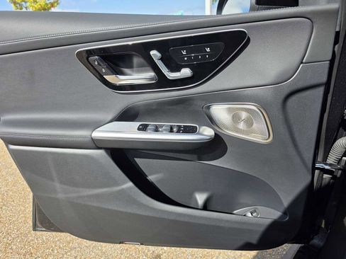 Used 2025 Mercedes-Benz GLC 300 image 18