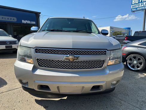 Used 2007 Chevrolet Suburban LTZ w/ LTZ Preferred Equipment Group AWD/4WD image 2