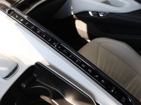 Used 2023 Chevrolet Corvette Stingray Preferred Cpe w/ Z51 Performance Package RWD image 41