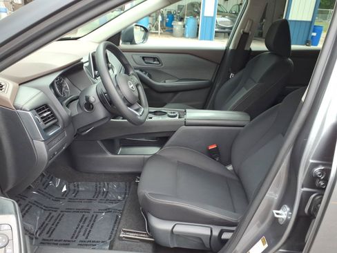 Used 2023 Nissan Rogue S AWD/4WD image 4