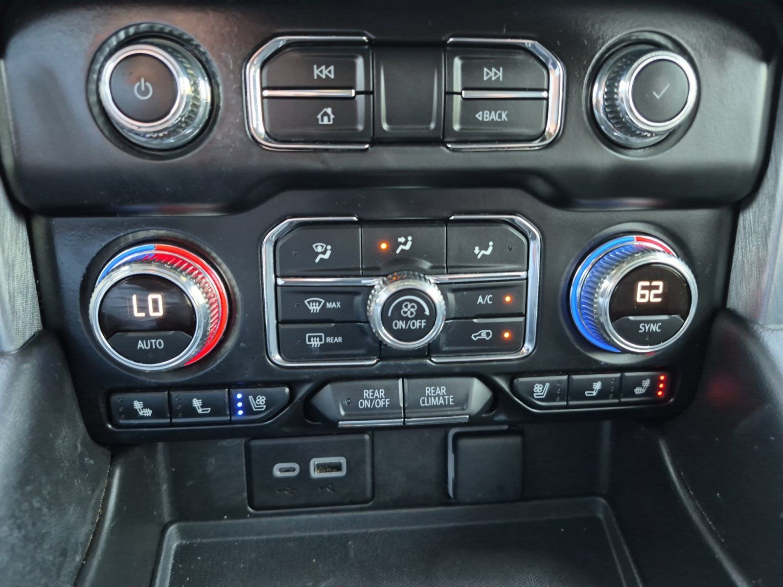 Used 2023 GMC Yukon SLT w/ SLT Luxury Package RWD image 18