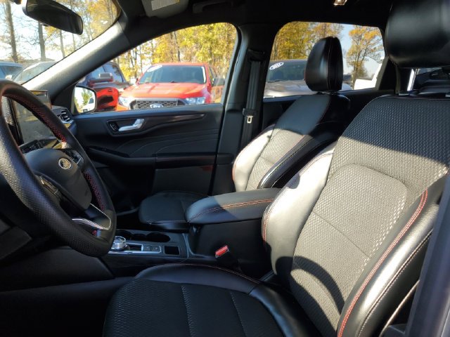 Certified 2024 Ford Escape ST-Line w/ Tech Pack #1 AWD/4WD image 8