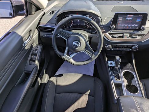 Used 2024 Nissan Altima 2.5 SV image 15