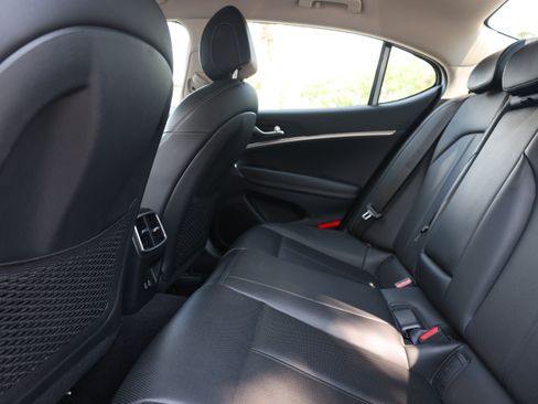 Used 2025 Genesis G70 2.5T RWD image 8