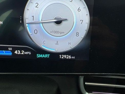 Used 2025 Hyundai Elantra Limited FWD image 26