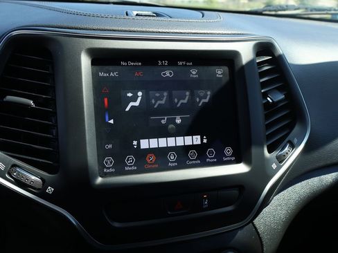 Used 2022 Jeep Cherokee Latitude w/ Sun & Sound Group AWD/4WD image 34