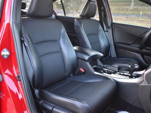 Used 2016 Honda Accord Sport image 13