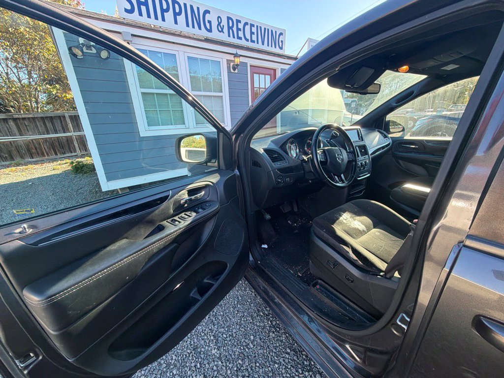 Used 2018 Dodge Grand Caravan SE FWD image 13