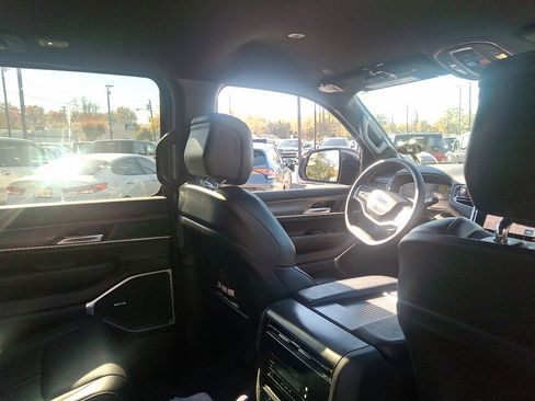 Used 2024 Jeep Wagoneer Series III image 15