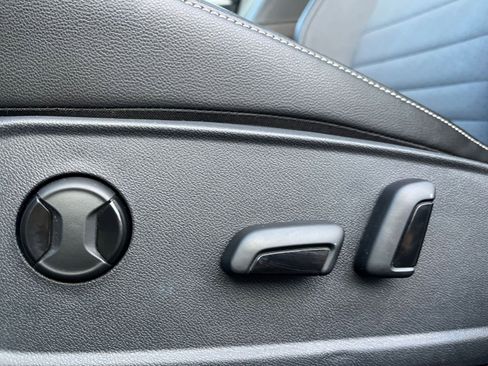 Used 2025 Volkswagen Jetta SE image 24