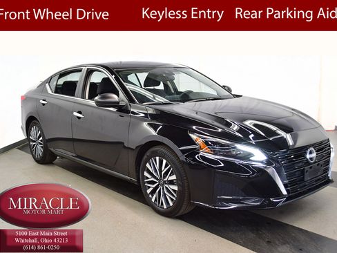 Used 2025 Nissan Altima 2.5 SV FWD image 1