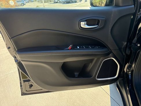 Used 2019 Jeep Compass Latitude image 14