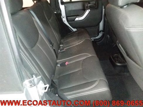 Used 2017 Jeep Wrangler Unlimited Sahara image 15
