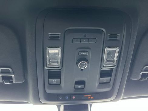 Used 2021 Chevrolet Suburban Z71 AWD/4WD image 39