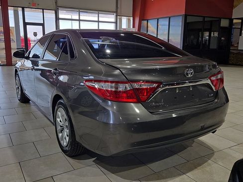 Used 2017 Toyota Camry LE FWD image 3