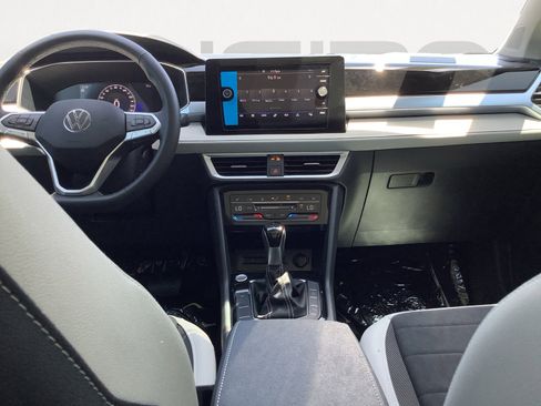 New 2026 Volkswagen Taos SE FWD image 15
