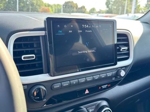 New 2025 Hyundai Venue Limited image 17