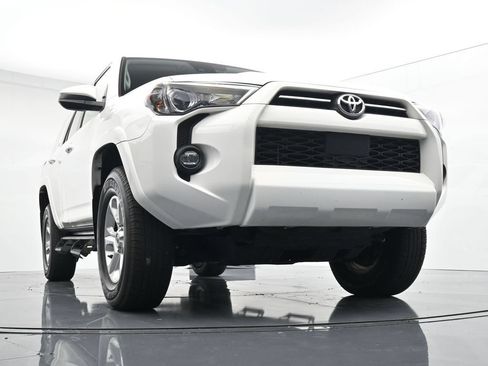 Used 2023 Toyota 4Runner SR5 AWD/4WD image 18