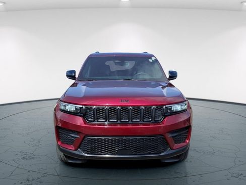 Used 2023 Jeep Grand Cherokee Altitude image 2