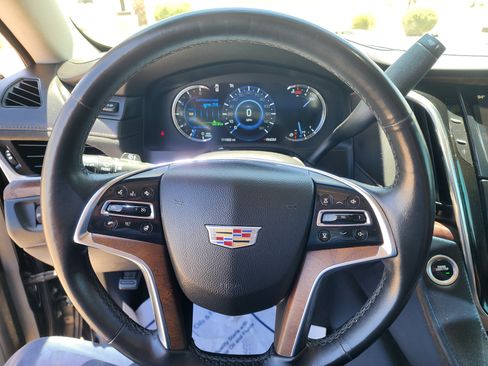Used 2016 Cadillac Escalade ESV Luxury AWD/4WD image 19