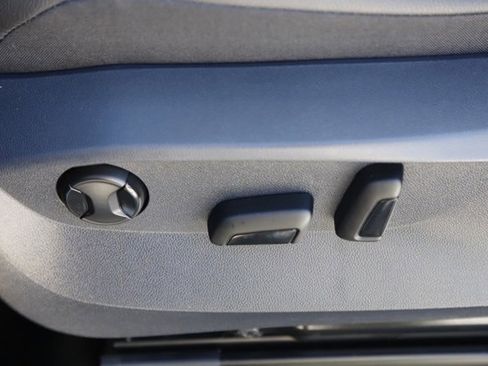 Used 2022 Volkswagen Tiguan SE image 13