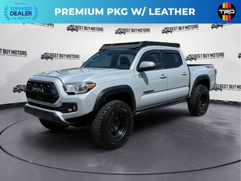 Used 2020 Toyota Tacoma TRD Off-Road w/ TRD Premium Off Road Package AWD/4WD image 3
