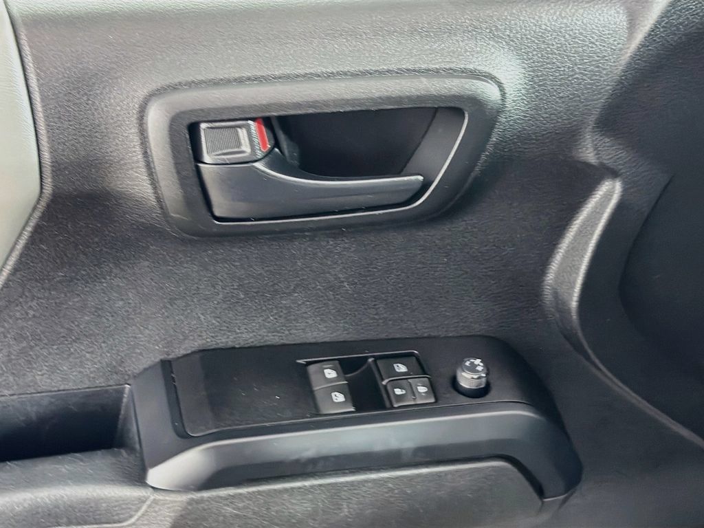 Used 2021 Toyota Tacoma SR RWD image 17